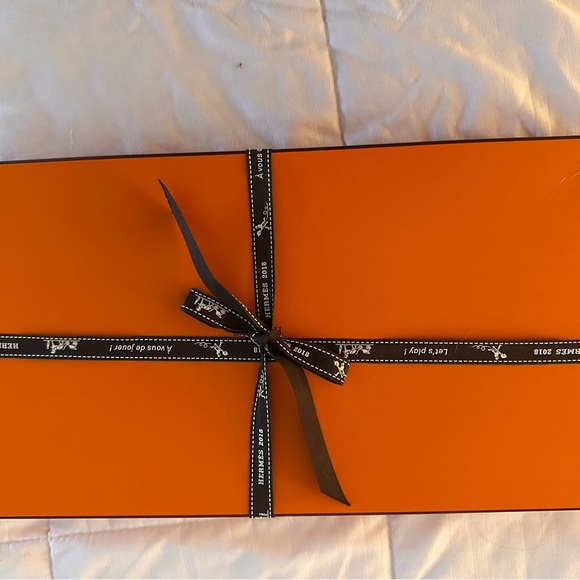 Beautiful Hermes scarf - Picture 16 of 16